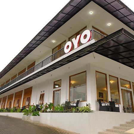 Oyo 446 Hotel Kawi Surapatha Malang Ngoại thất bức ảnh