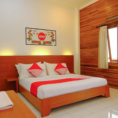 Oyo 446 Hotel Kawi Surapatha Malang Ngoại thất bức ảnh