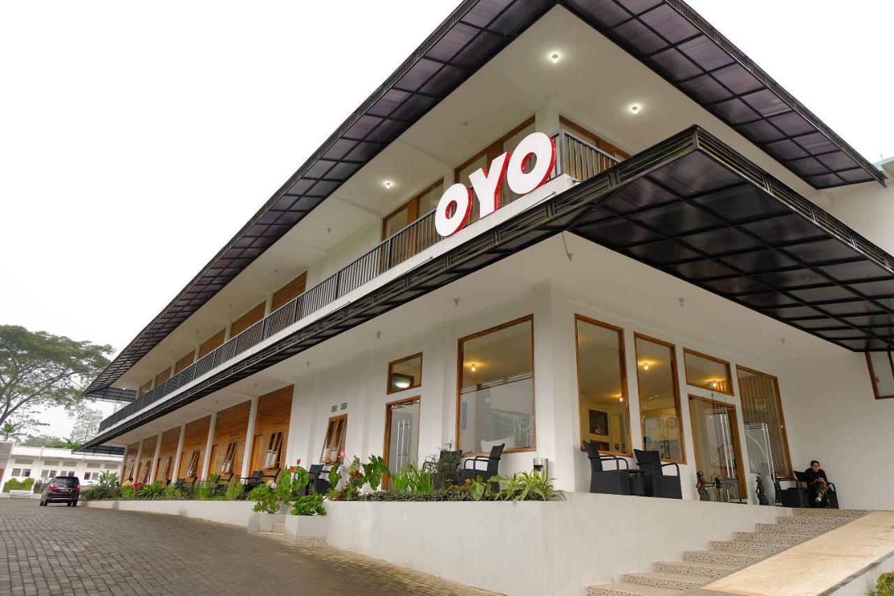 Oyo 446 Hotel Kawi Surapatha Malang Ngoại thất bức ảnh