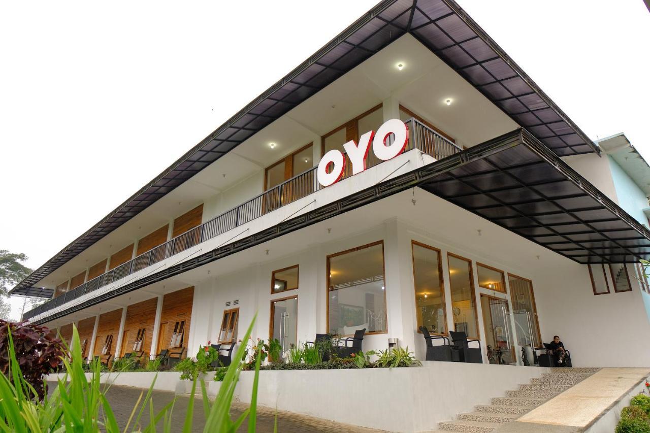 Oyo 446 Hotel Kawi Surapatha Malang Ngoại thất bức ảnh