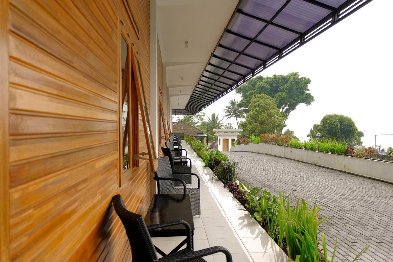 Oyo 446 Hotel Kawi Surapatha Malang Ngoại thất bức ảnh