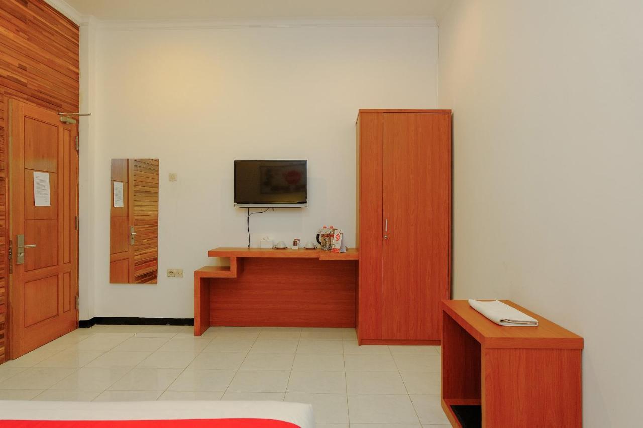 Oyo 446 Hotel Kawi Surapatha Malang Ngoại thất bức ảnh