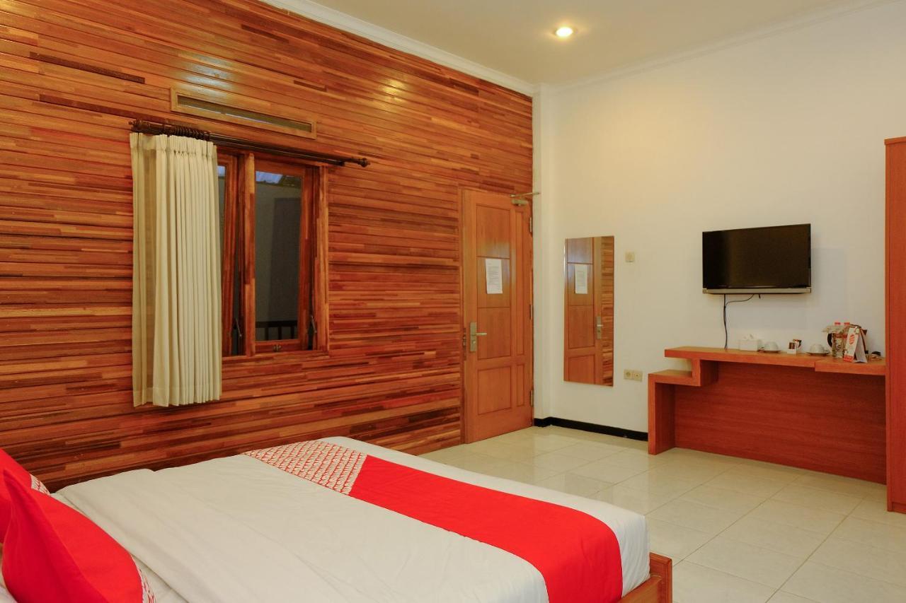 Oyo 446 Hotel Kawi Surapatha Malang Ngoại thất bức ảnh