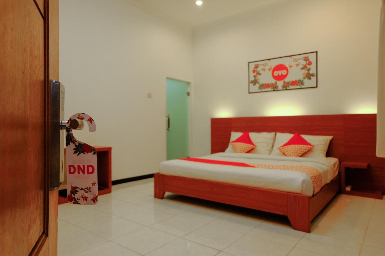 Oyo 446 Hotel Kawi Surapatha Malang Ngoại thất bức ảnh