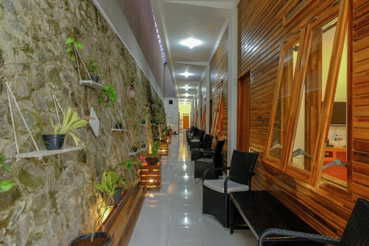 Oyo 446 Hotel Kawi Surapatha Malang Ngoại thất bức ảnh