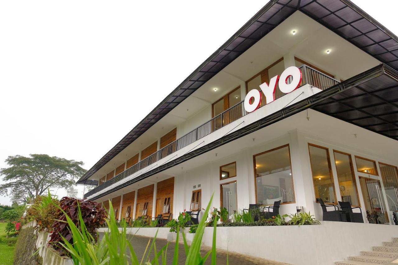 Oyo 446 Hotel Kawi Surapatha Malang Ngoại thất bức ảnh