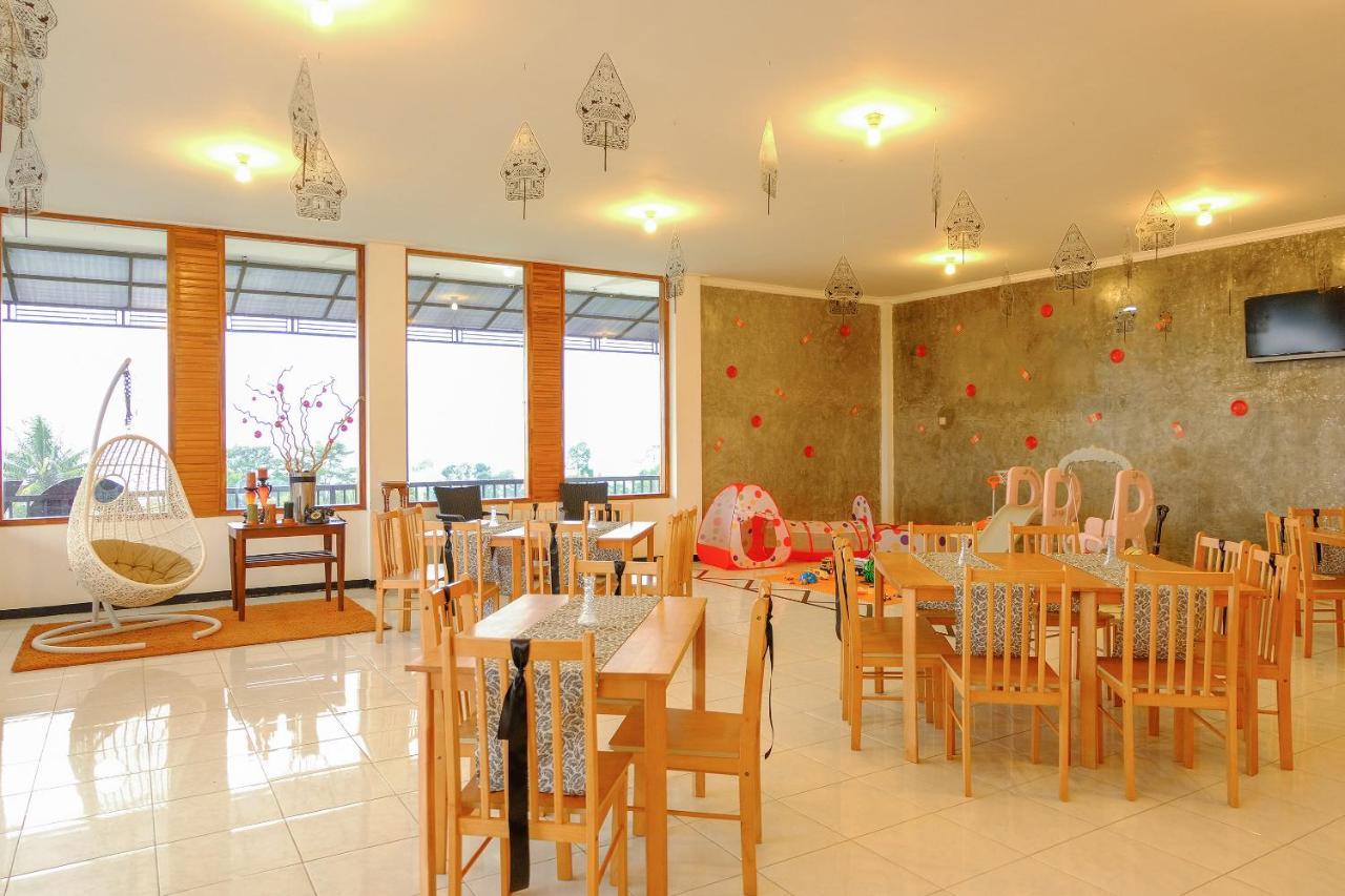Oyo 446 Hotel Kawi Surapatha Malang Ngoại thất bức ảnh