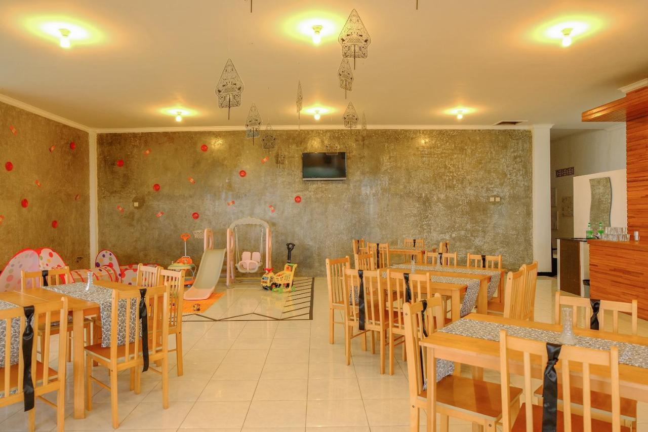 Oyo 446 Hotel Kawi Surapatha Malang Ngoại thất bức ảnh