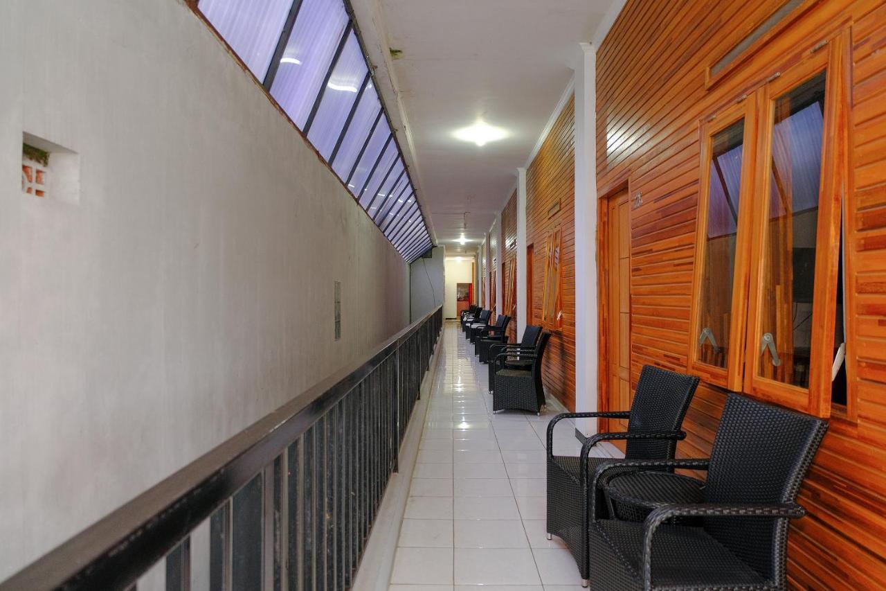 Oyo 446 Hotel Kawi Surapatha Malang Ngoại thất bức ảnh