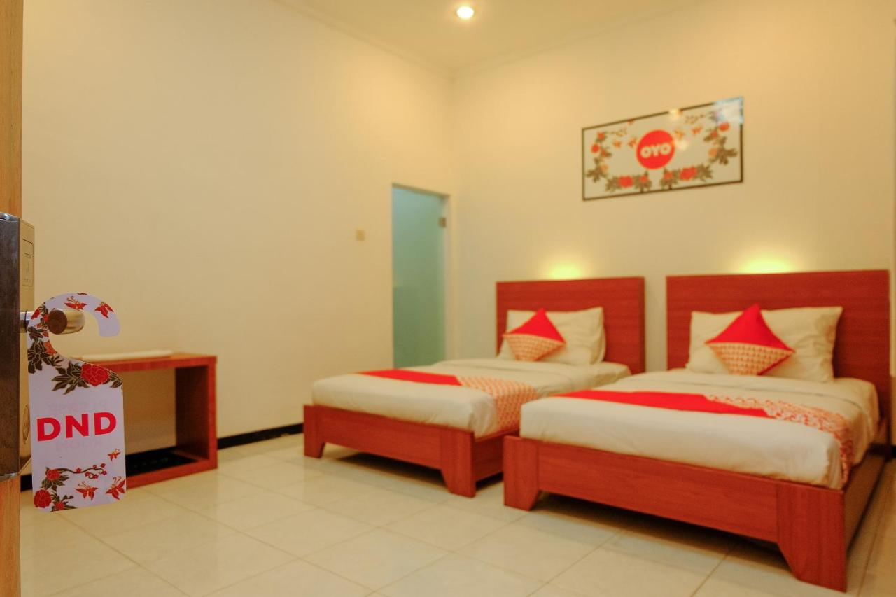 Oyo 446 Hotel Kawi Surapatha Malang Ngoại thất bức ảnh