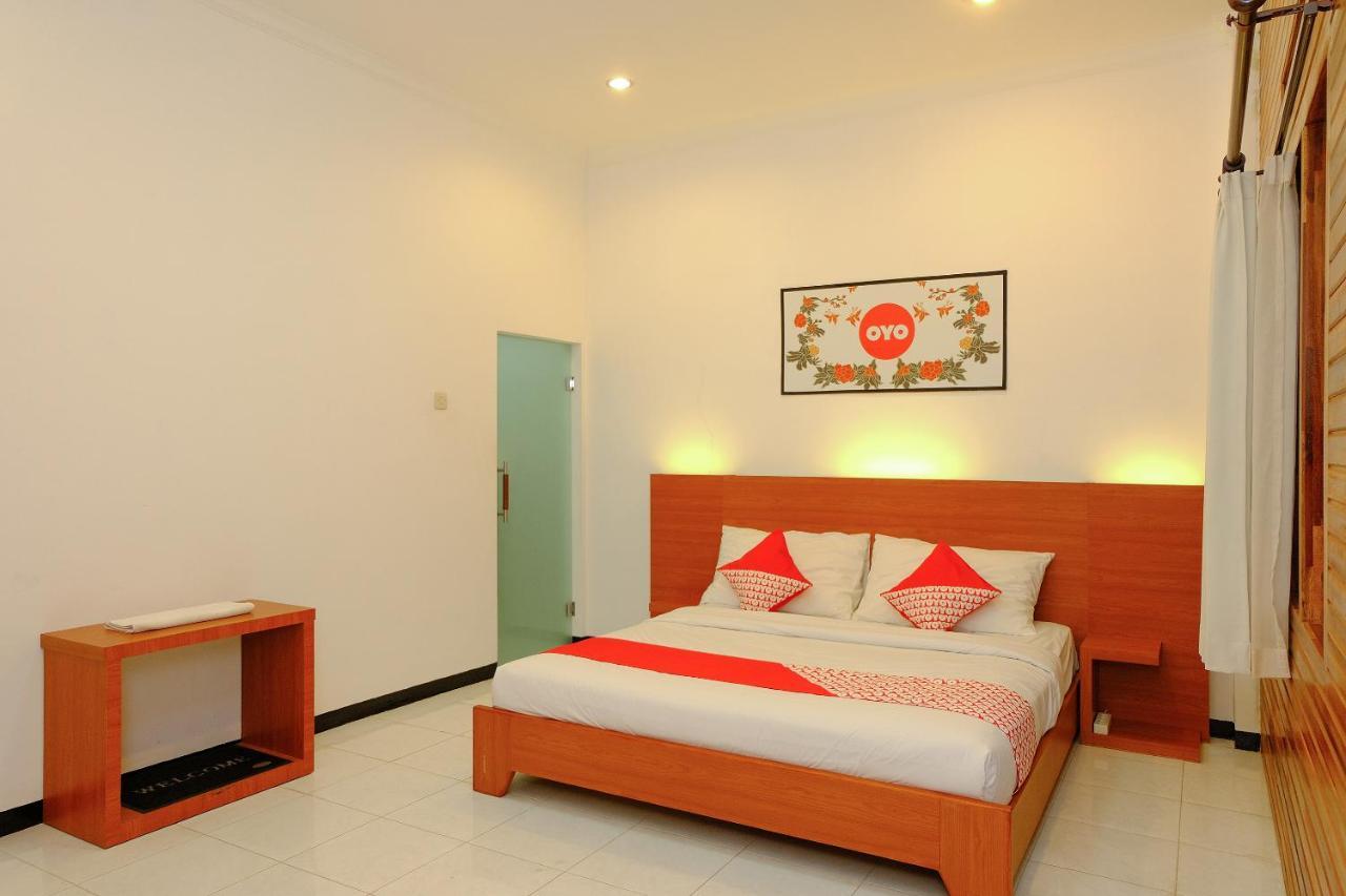 Oyo 446 Hotel Kawi Surapatha Malang Ngoại thất bức ảnh