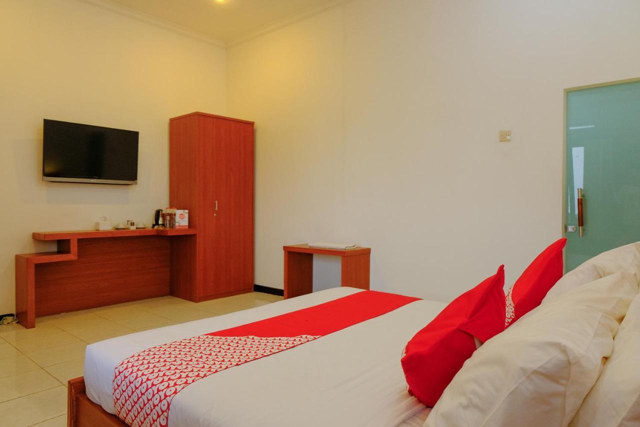 Oyo 446 Hotel Kawi Surapatha Malang Ngoại thất bức ảnh