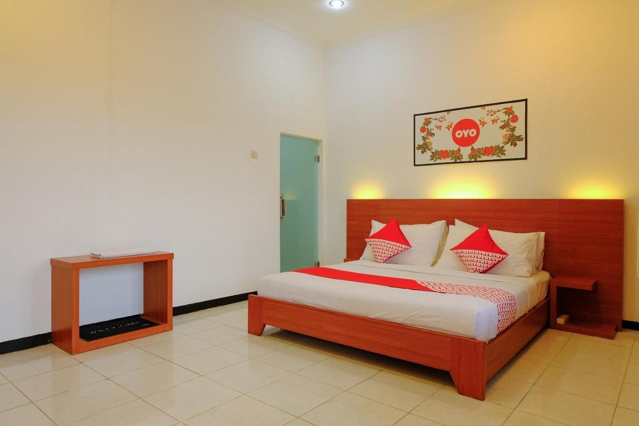 Oyo 446 Hotel Kawi Surapatha Malang Ngoại thất bức ảnh