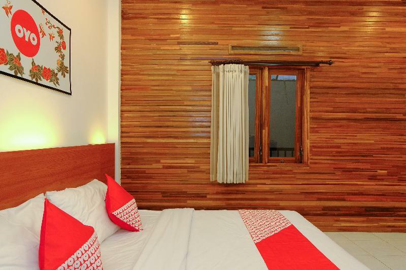 Oyo 446 Hotel Kawi Surapatha Malang Ngoại thất bức ảnh