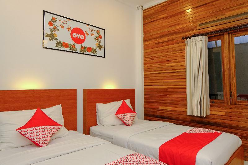 Oyo 446 Hotel Kawi Surapatha Malang Ngoại thất bức ảnh